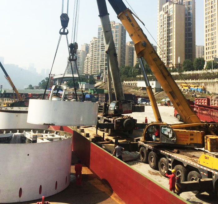 海丰吊车作业中